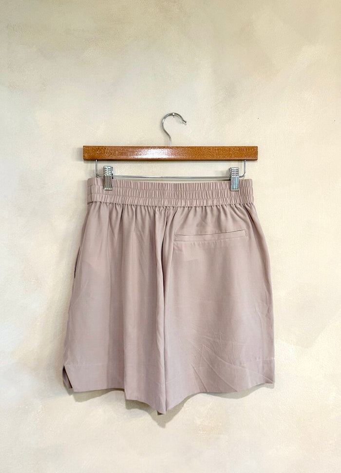 John Elliot, Silk Short, 1